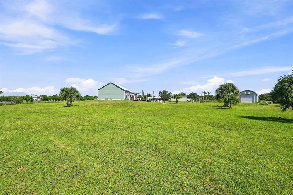 4944 NE 115th Place Okeechobee, FL 34972