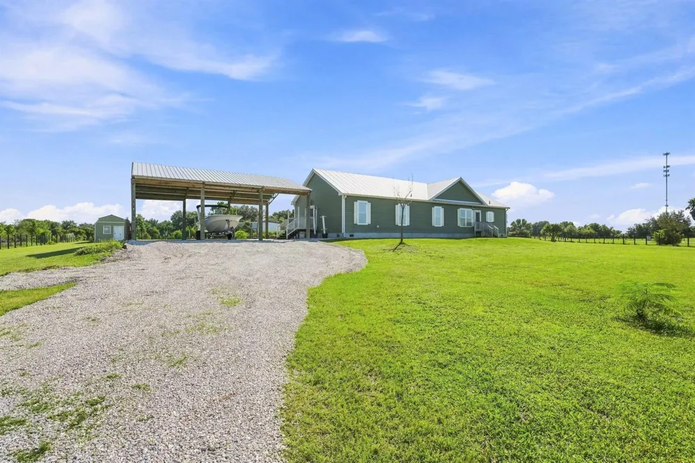 4944 NE 115th Place Okeechobee, FL 34972