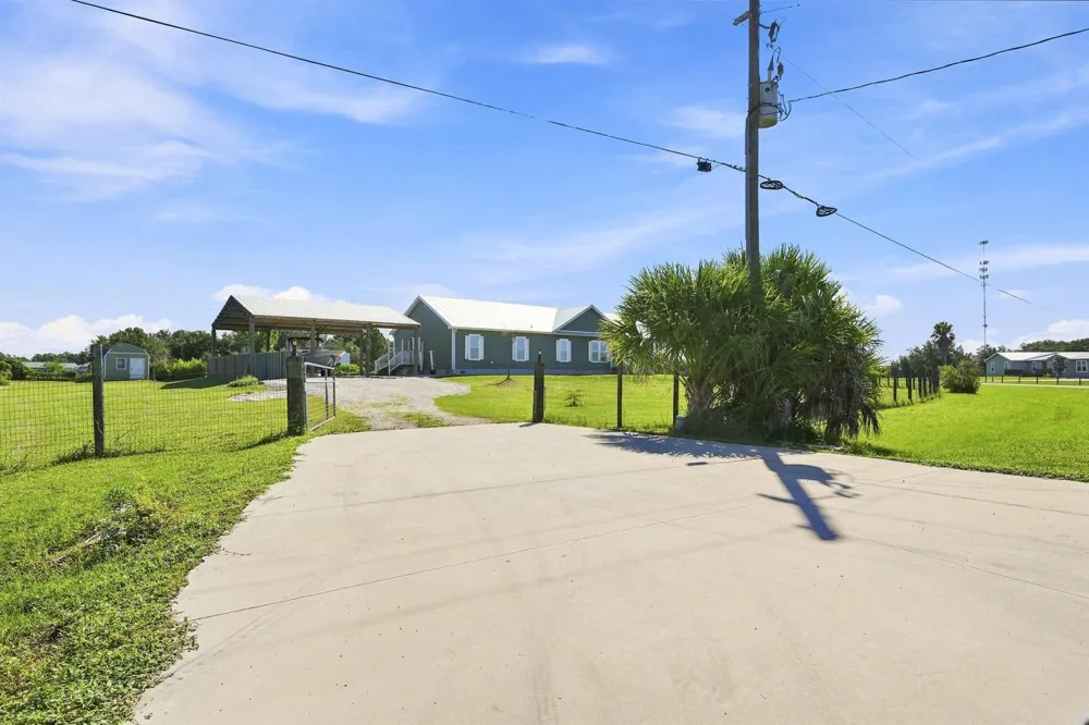 4944 NE 115th Place Okeechobee, FL 34972