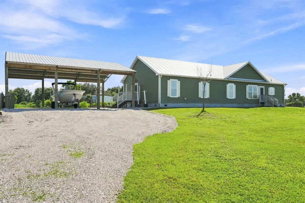 4944 NE 115th Place Okeechobee, FL 34972