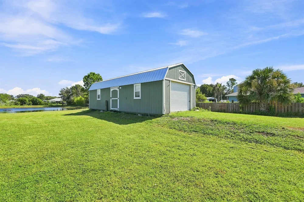 4944 NE 115th Place Okeechobee, FL 34972