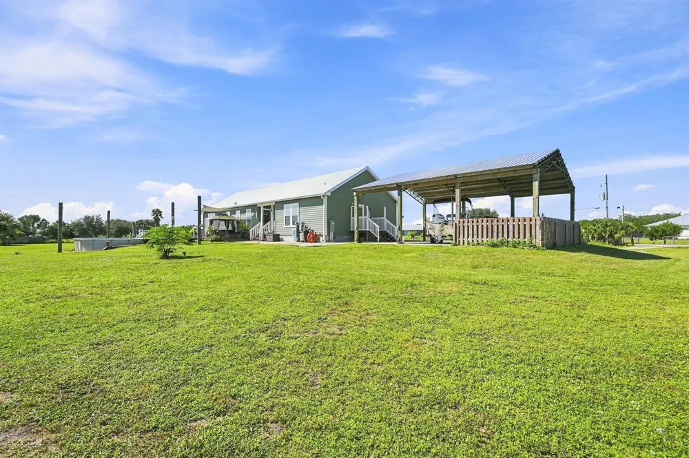 4944 NE 115th Place Okeechobee, FL 34972