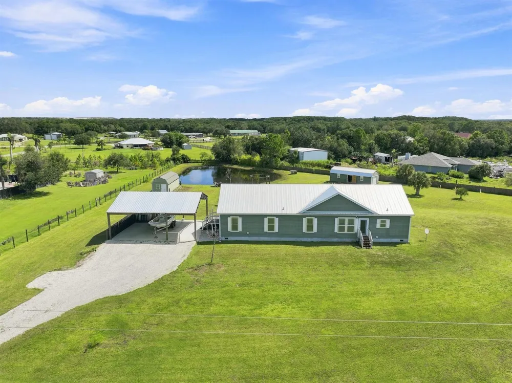 4944 NE 115th Place Okeechobee, FL 34972