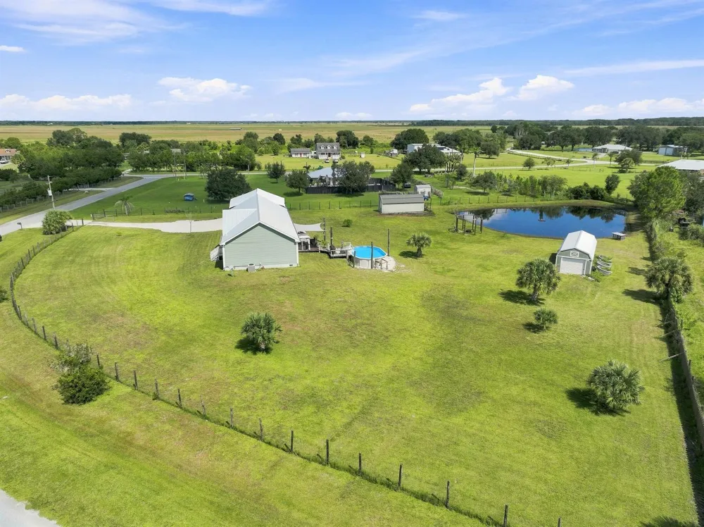 4944 NE 115th Place Okeechobee, FL 34972