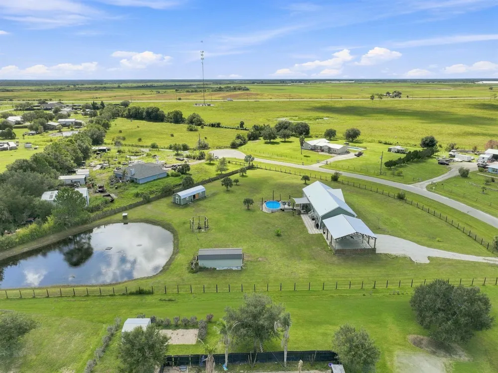 4944 NE 115th Place Okeechobee, FL 34972
