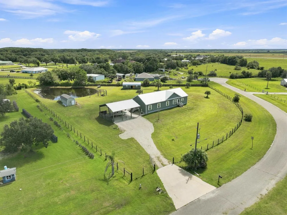 4944 NE 115th Place Okeechobee, FL 34972