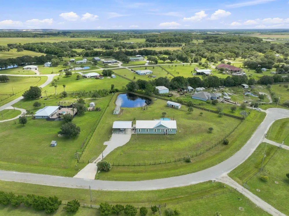 4944 NE 115th Place Okeechobee, FL 34972