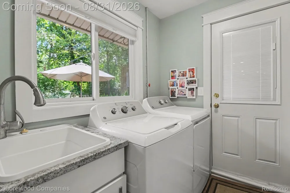 3144 Upton Drive Troy City, MI 48084