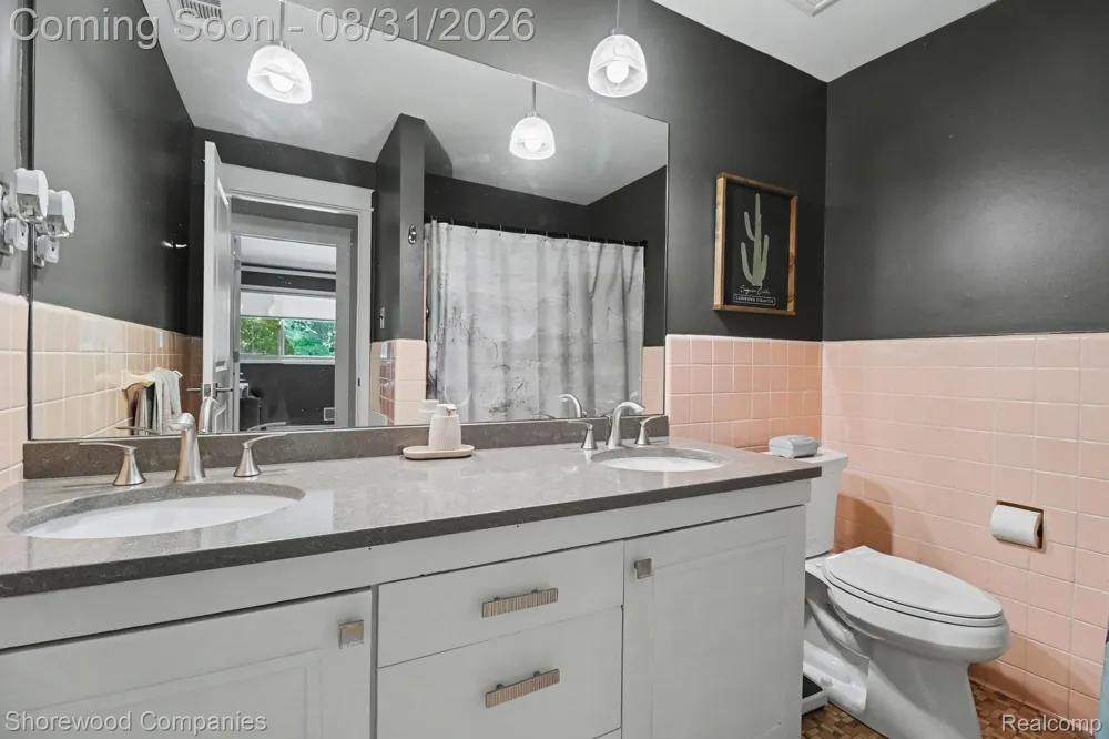 3144 Upton Drive Troy City, MI 48084