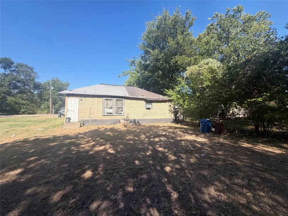418 Bunert Corsicana, TX 75110