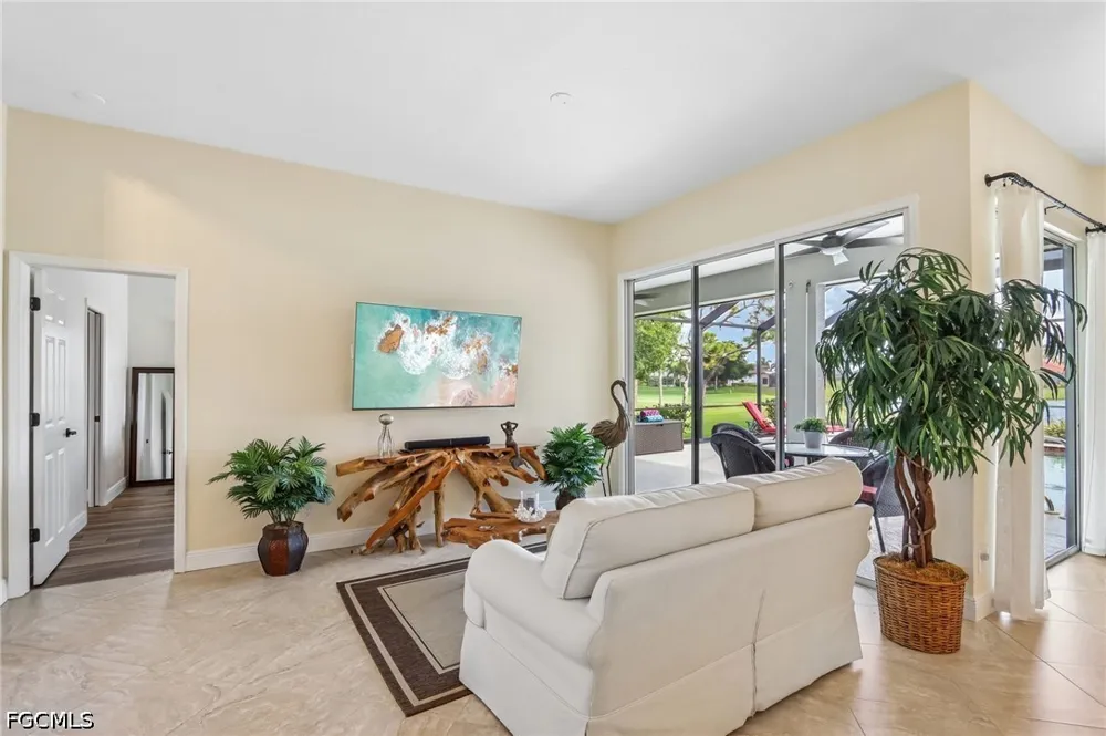 Royal Tee Circle Cape Coral, FL 33991