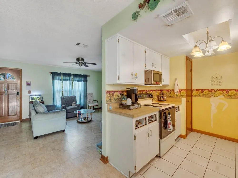689 CABALLERO AVENUE SE Palm Bay, FL 32909