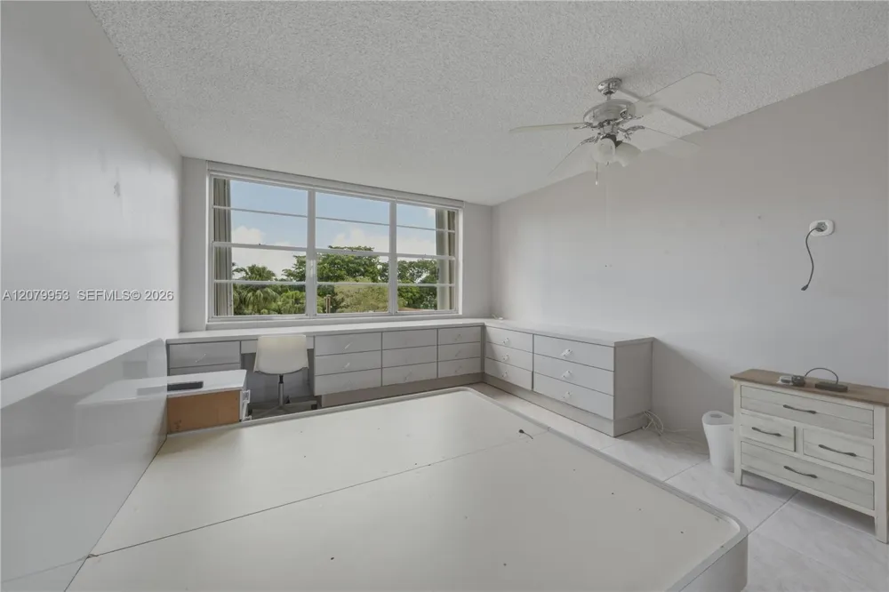 900 Saint Charles Pl #310 Pembroke Pines, FL 33026