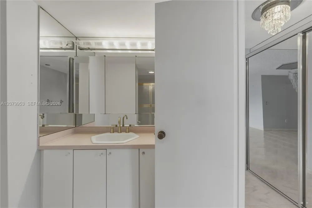 900 Saint Charles Pl #310 Pembroke Pines, FL 33026