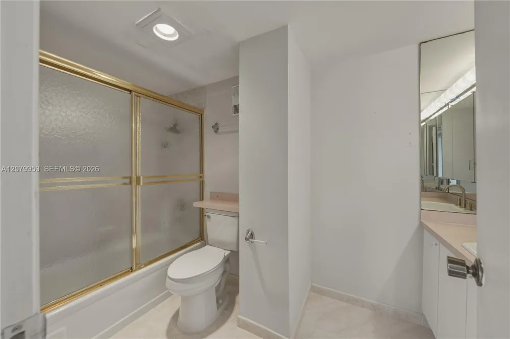 900 Saint Charles Pl #310 Pembroke Pines, FL 33026