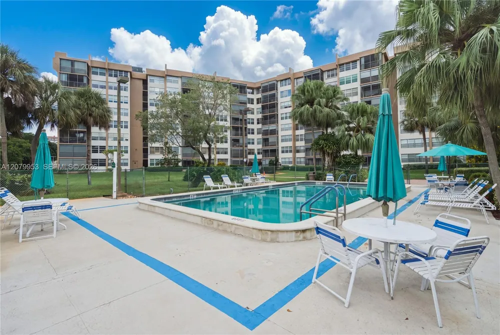900 Saint Charles Pl #310 Pembroke Pines, FL 33026