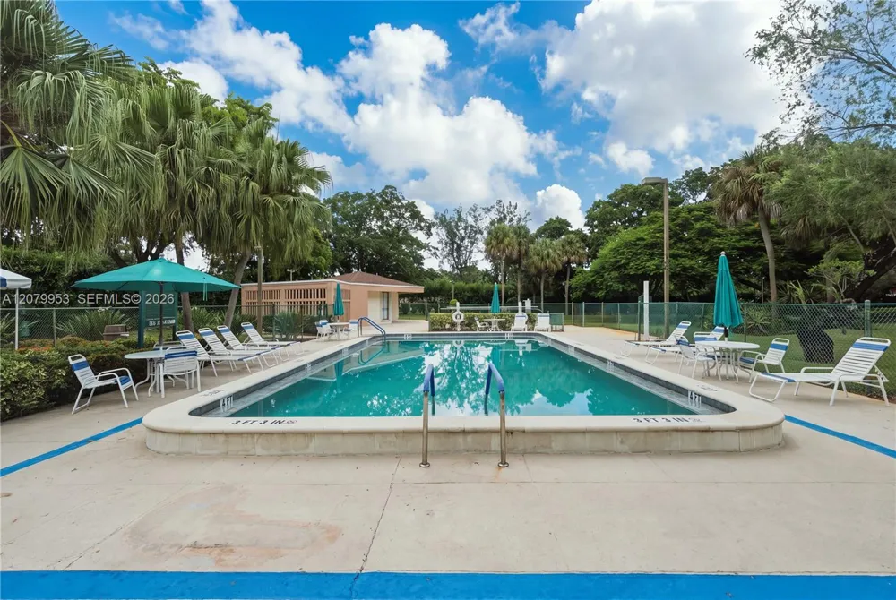 900 Saint Charles Pl #310 Pembroke Pines, FL 33026
