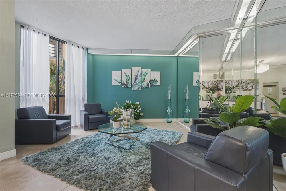 900 Saint Charles Pl #310 Pembroke Pines, FL 33026