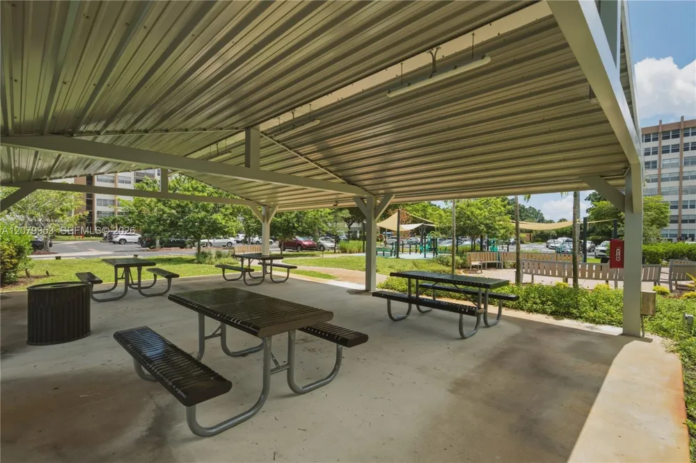 900 Saint Charles Pl #310 Pembroke Pines, FL 33026