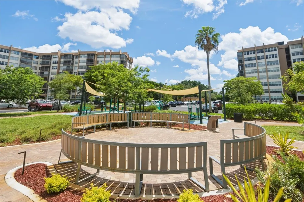 900 Saint Charles Pl #310 Pembroke Pines, FL 33026