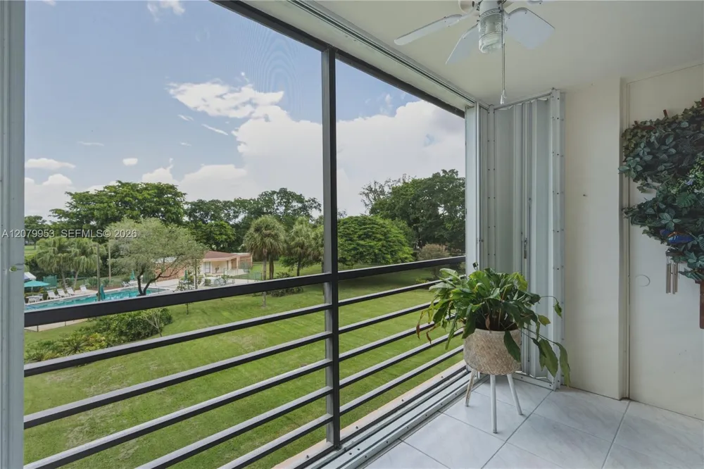 900 Saint Charles Pl #310 Pembroke Pines, FL 33026