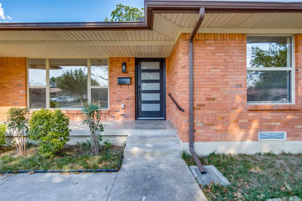 9102 Lindaro Lane Dallas, TX 75228
