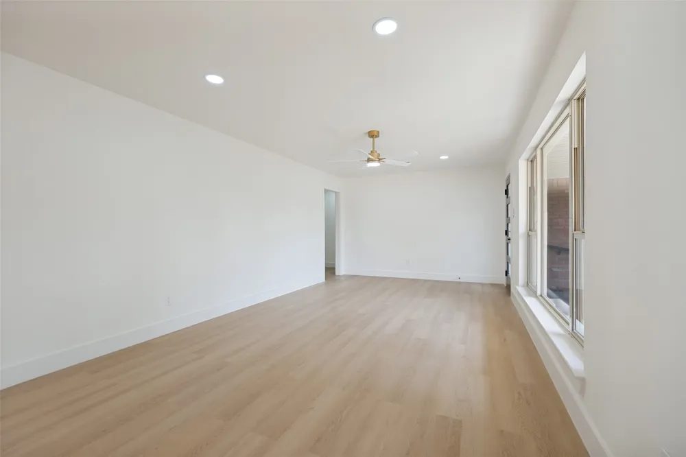 9102 Lindaro Lane Dallas, TX 75228