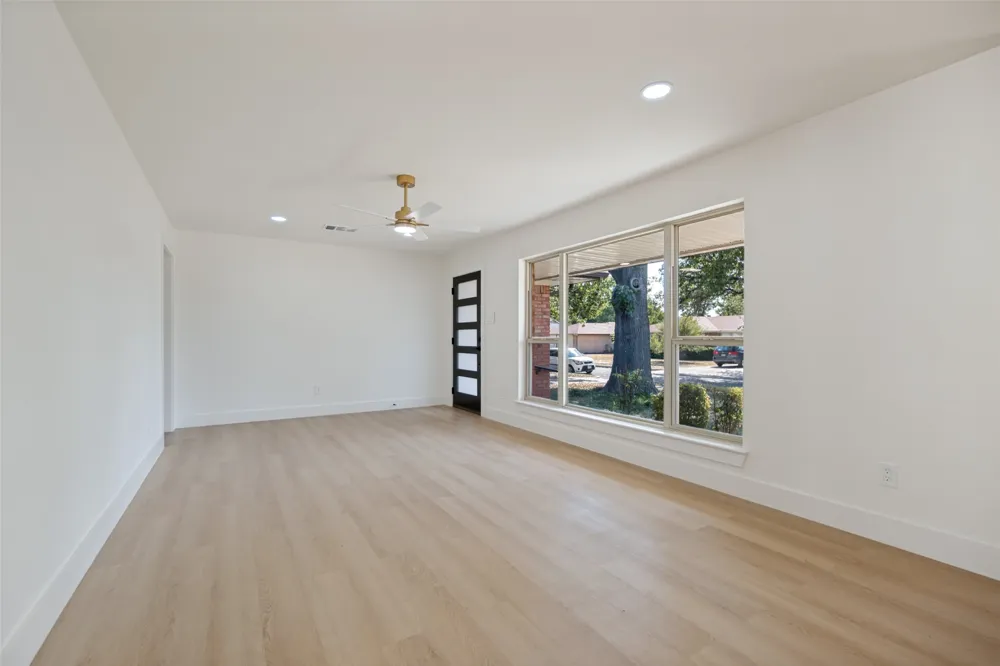 9102 Lindaro Lane Dallas, TX 75228