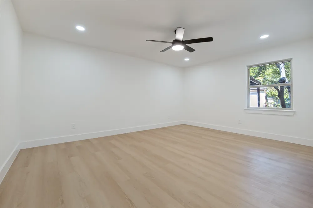 9102 Lindaro Lane Dallas, TX 75228