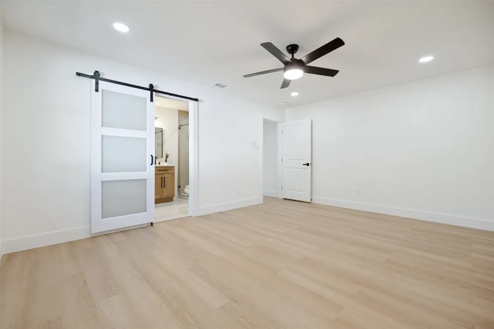 9102 Lindaro Lane Dallas, TX 75228