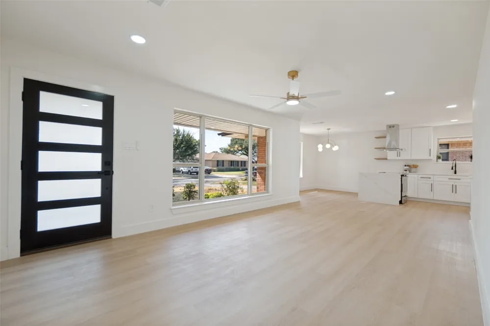 9102 Lindaro Lane Dallas, TX 75228