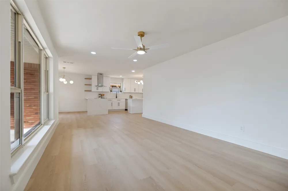 9102 Lindaro Lane Dallas, TX 75228
