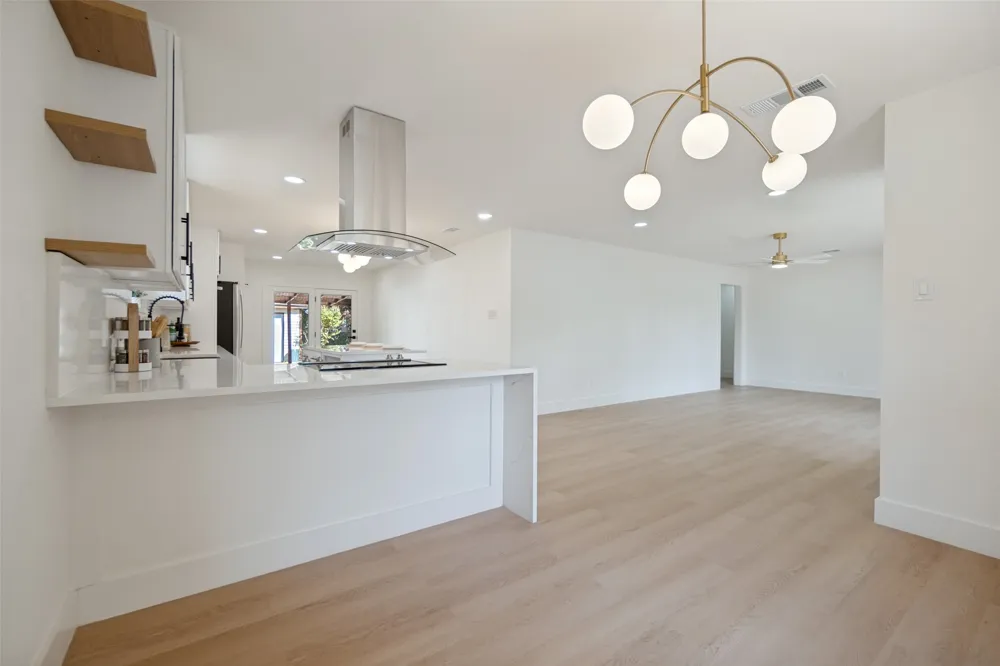 9102 Lindaro Lane Dallas, TX 75228