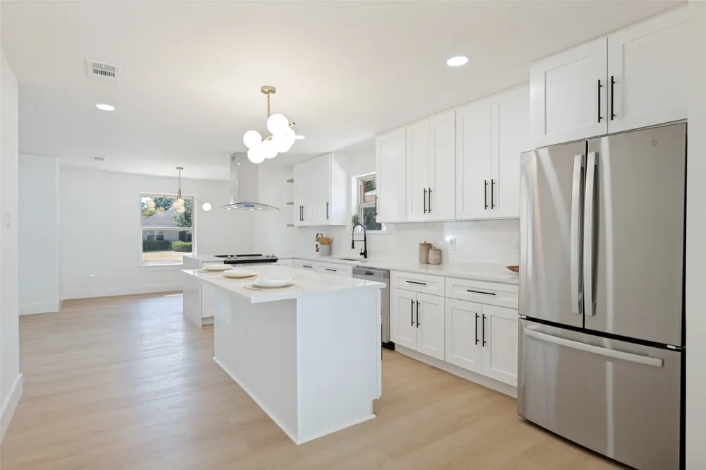 9102 Lindaro Lane Dallas, TX 75228