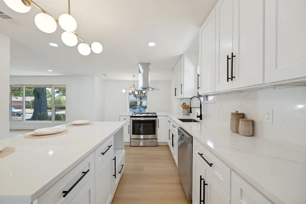 9102 Lindaro Lane Dallas, TX 75228