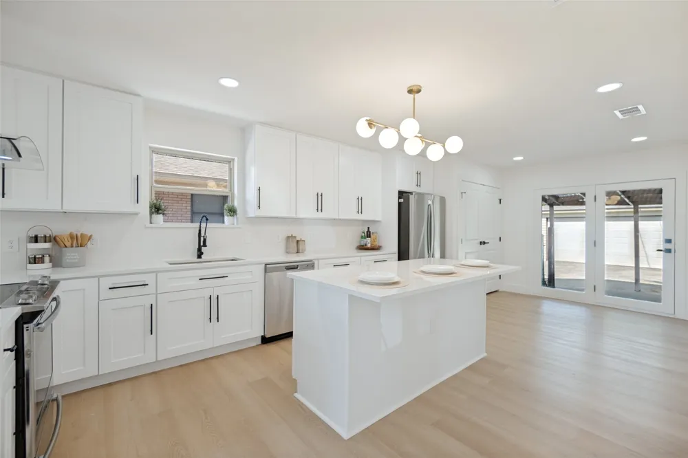 9102 Lindaro Lane Dallas, TX 75228