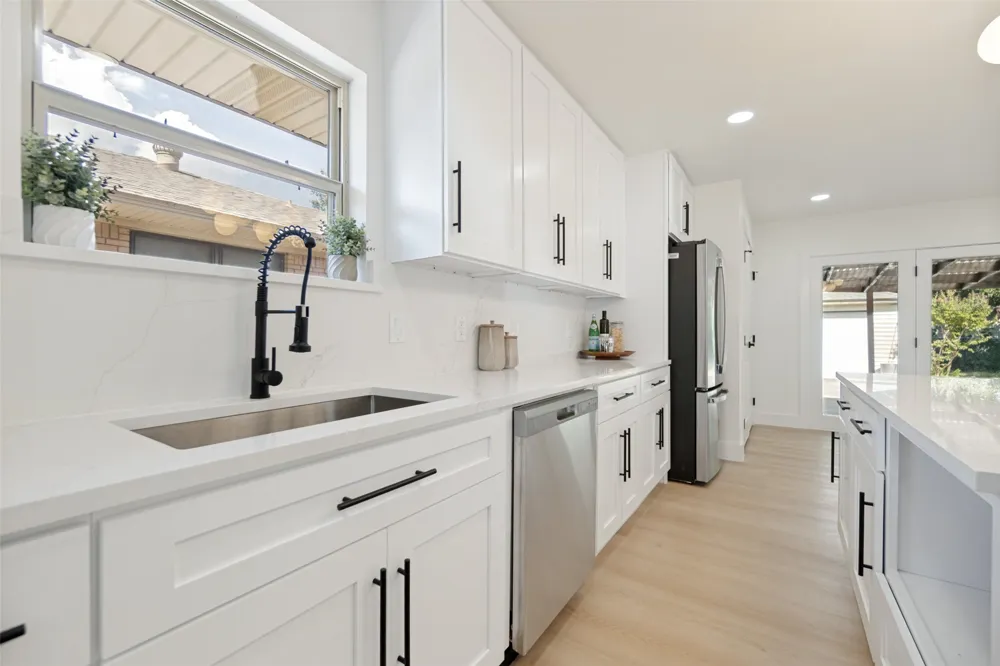 9102 Lindaro Lane Dallas, TX 75228