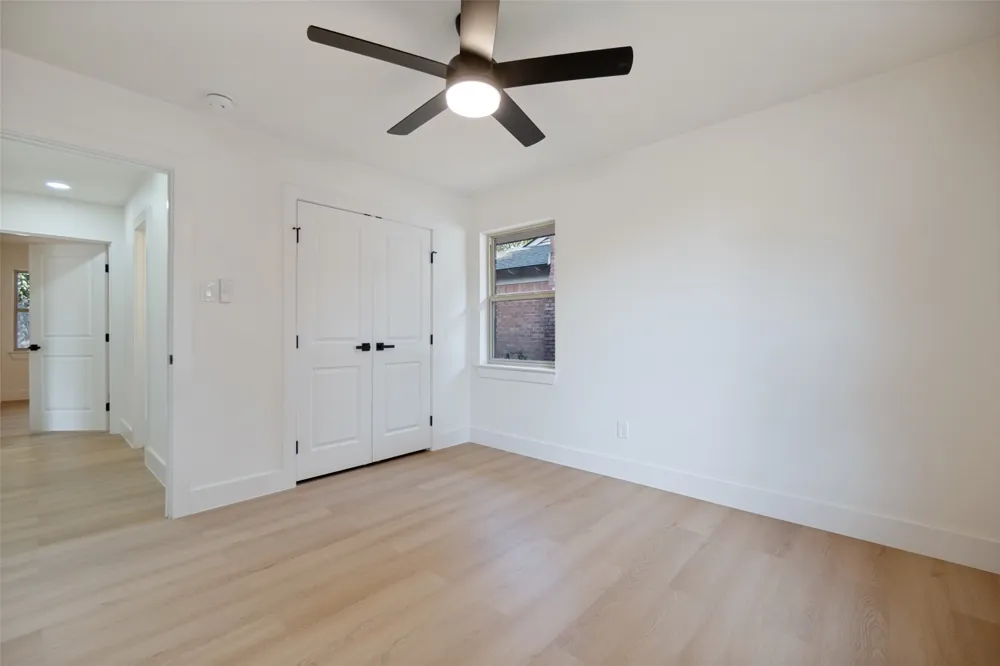 9102 Lindaro Lane Dallas, TX 75228