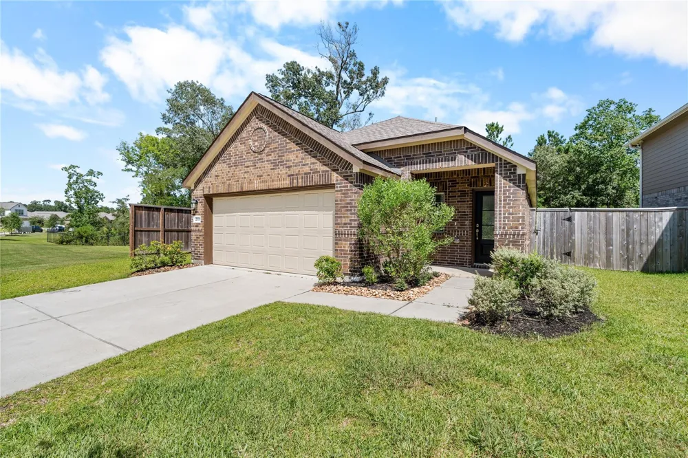 2039 Barrett Gables Drive Crosby, TX 77532