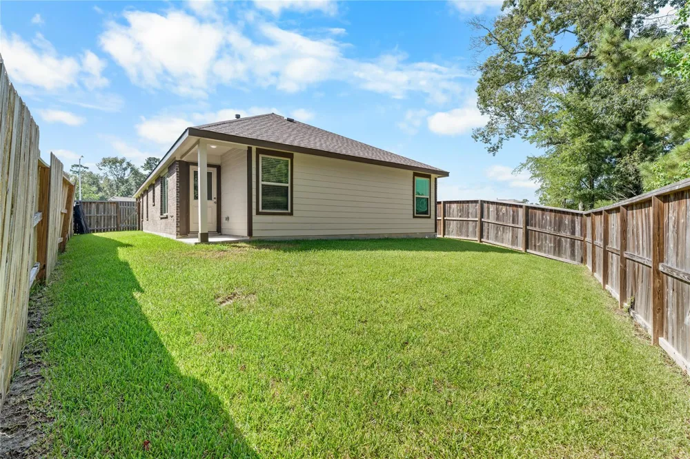 2039 Barrett Gables Drive Crosby, TX 77532
