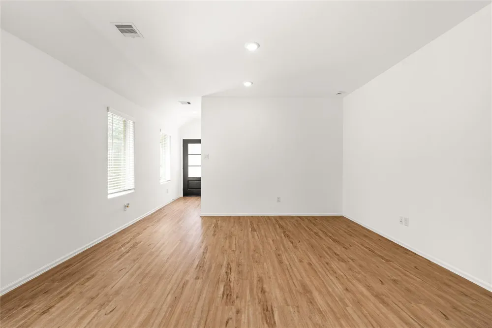 2039 Barrett Gables Drive Crosby, TX 77532