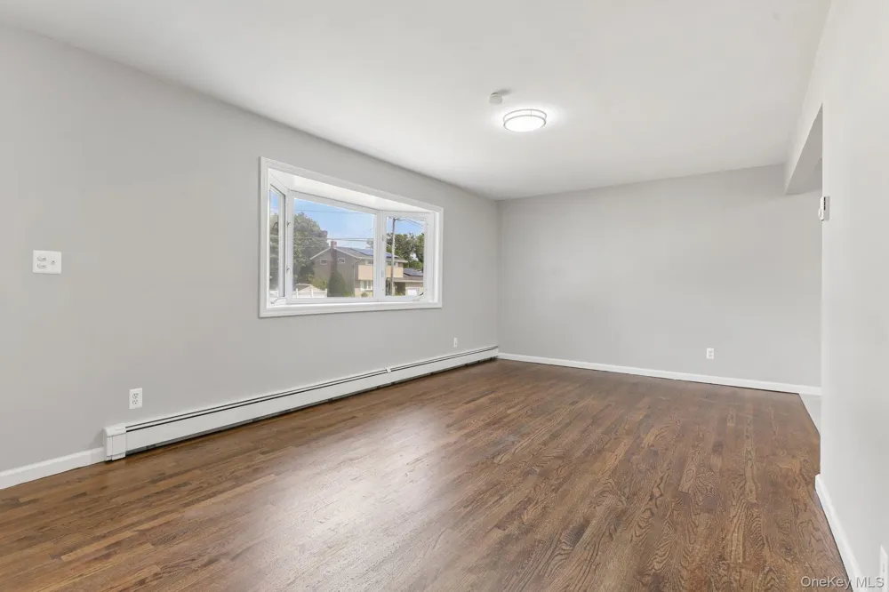 322 Barleau Brentwood, NY 11717