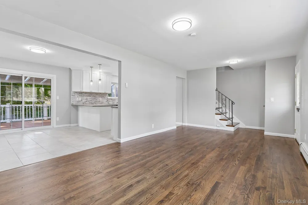 322 Barleau Brentwood, NY 11717