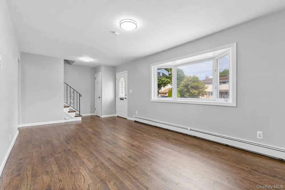 322 Barleau Brentwood, NY 11717