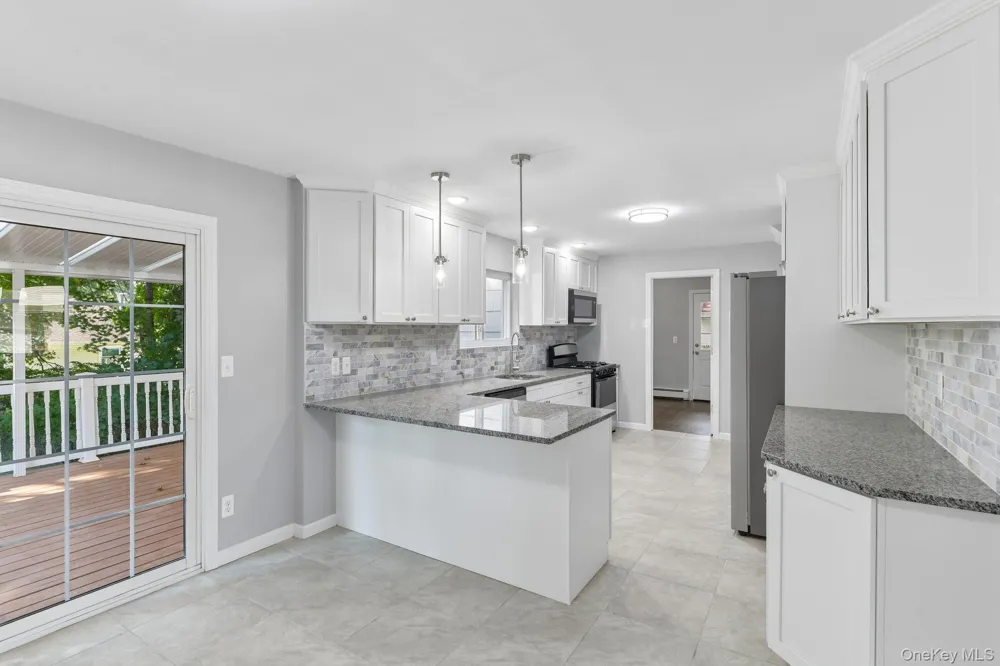 322 Barleau Brentwood, NY 11717