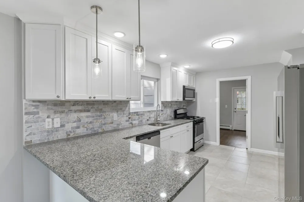 322 Barleau Brentwood, NY 11717
