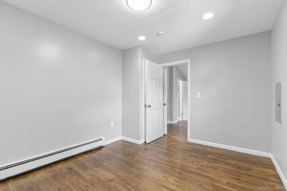 322 Barleau Brentwood, NY 11717