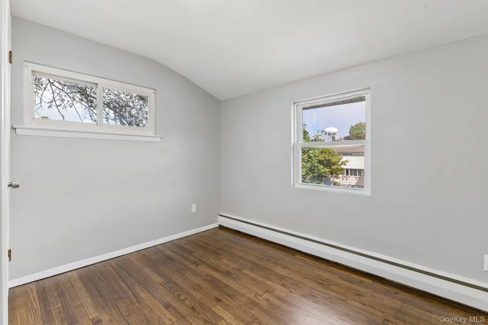 322 Barleau Brentwood, NY 11717