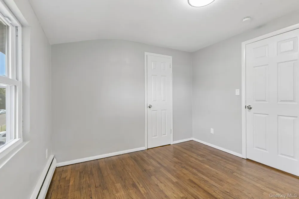 322 Barleau Brentwood, NY 11717