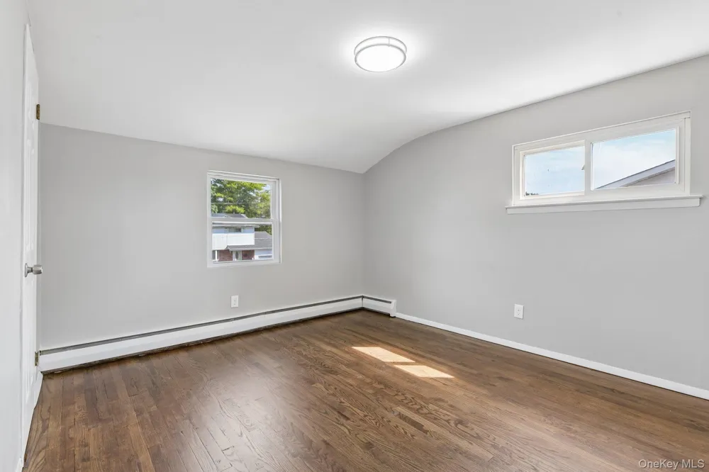 322 Barleau Brentwood, NY 11717